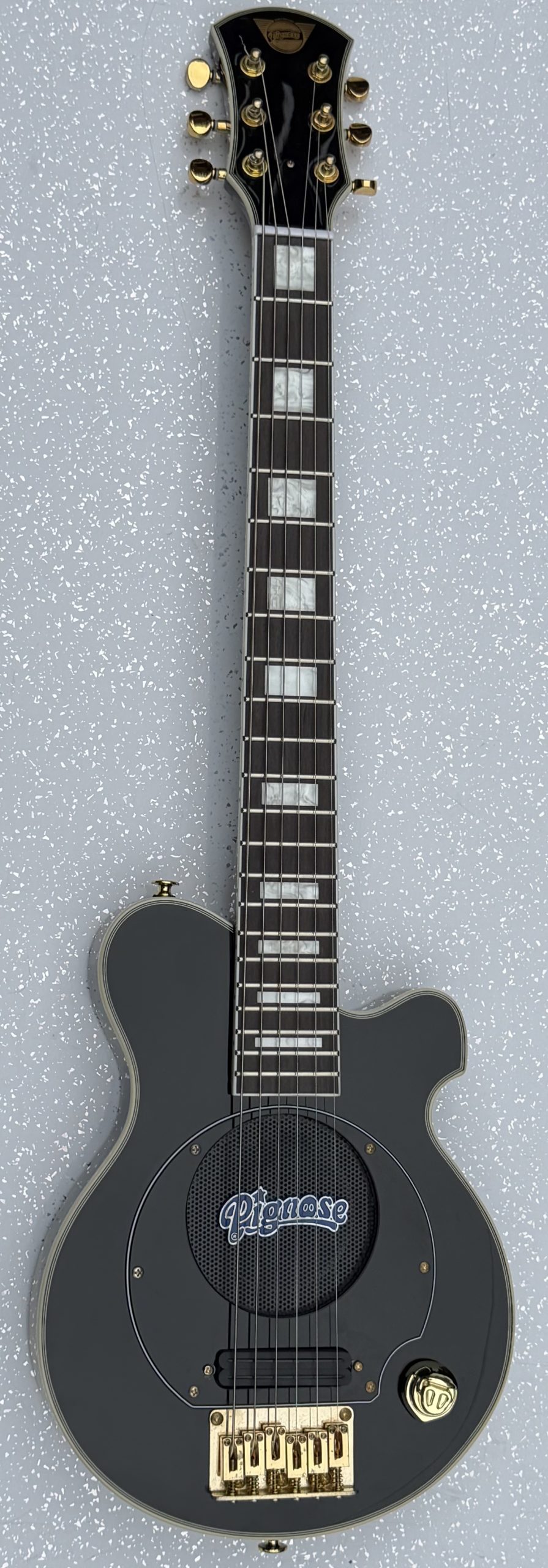 Pignose electric travel guitar - Image 2