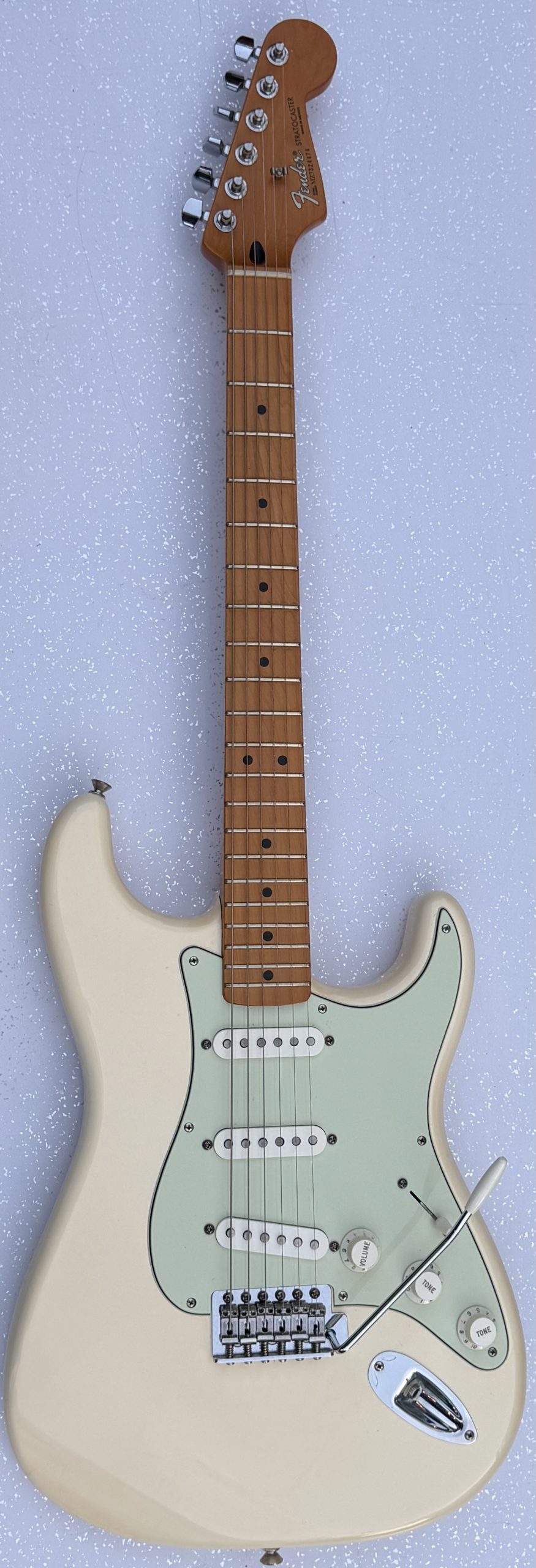 2008 Fender Roadhouse Deluxe Stratocaster guitar - Image 2